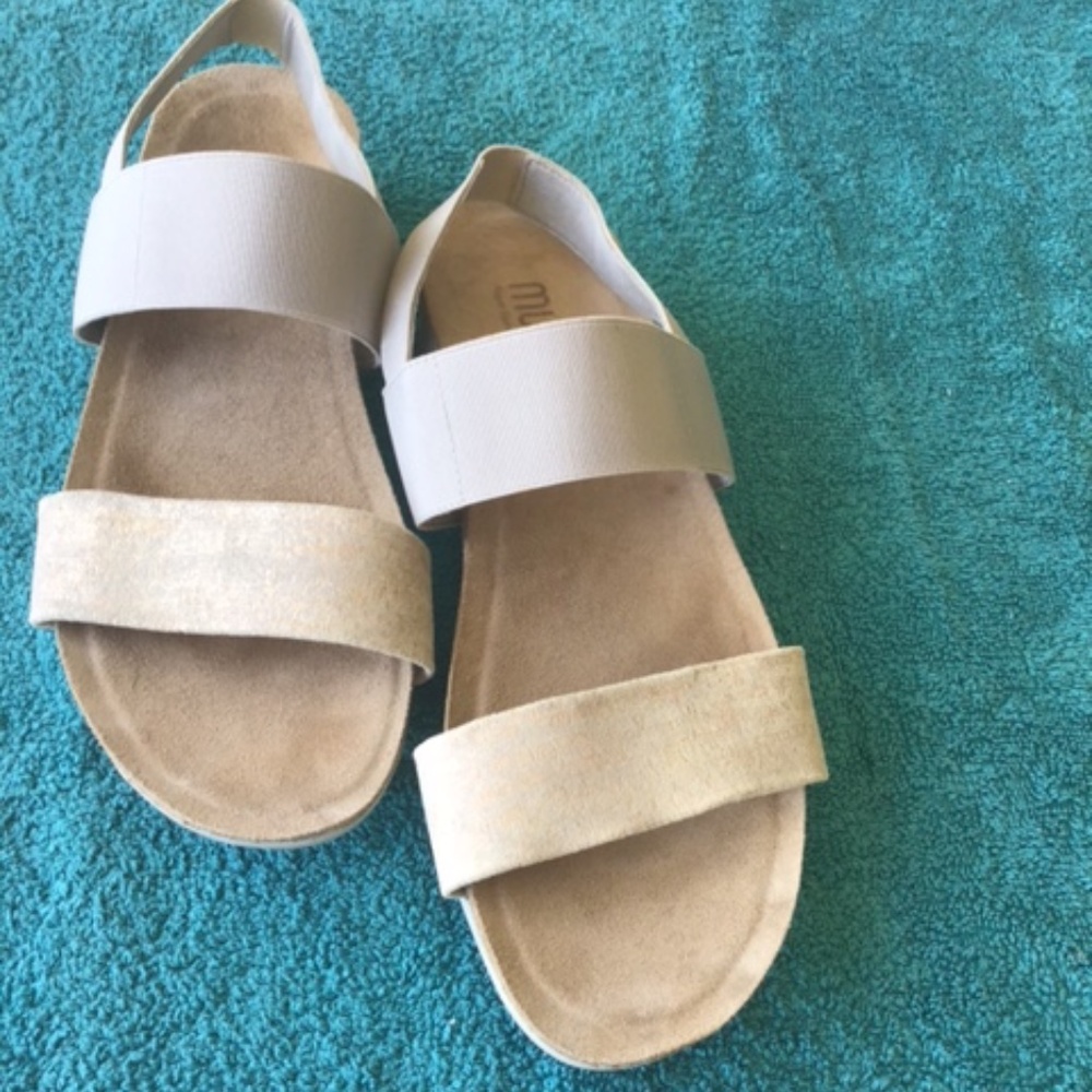 MUNRO PISCES metallic leather sandals